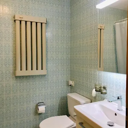 Centrally Located In Lägenhet